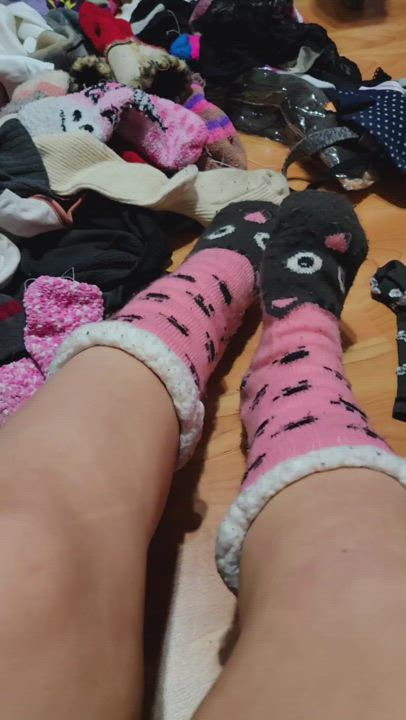 🥰🧦SPRING CLEANING🧦🥰 Finding sooo many cute socks and stuff I forgot I