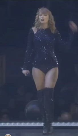 Taylor Swift nice thighs