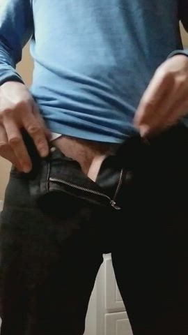 Is it hot seeing a big cock pop out of dark jeans ? 😏