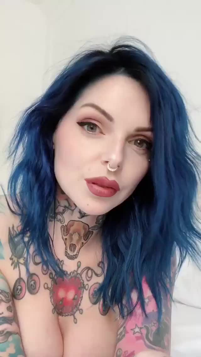 Riae Tongue in Bed