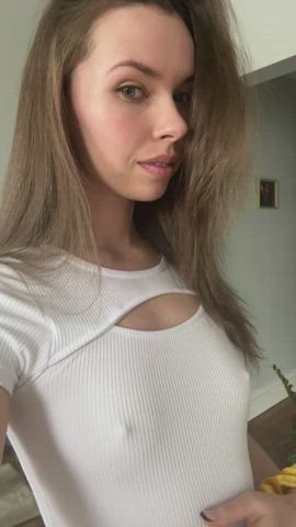 braless lithuanian natural tits onlyfans selfie clip