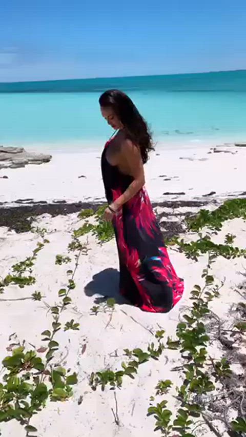 beach big tits bimbo boobs dress fake boobs fake tits sideboob slut whore clip