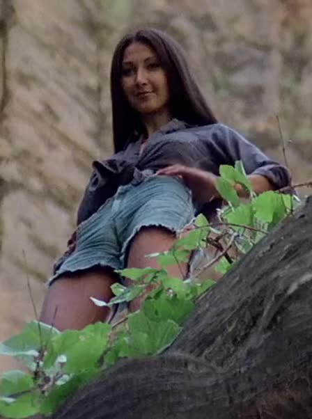 Brenda Venus - The Eiger Sanction (1975) (2)