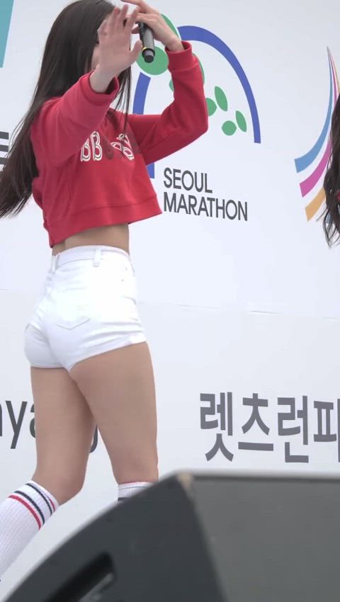 Redgifs has a Kpop Tag - Yeonwoo Momoland - SEXY KOREAN hips