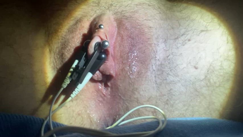 electro stim on the clit making me whimper (30 FTM)