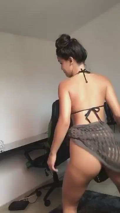 Big Ass Brazilian Pole Dance clip