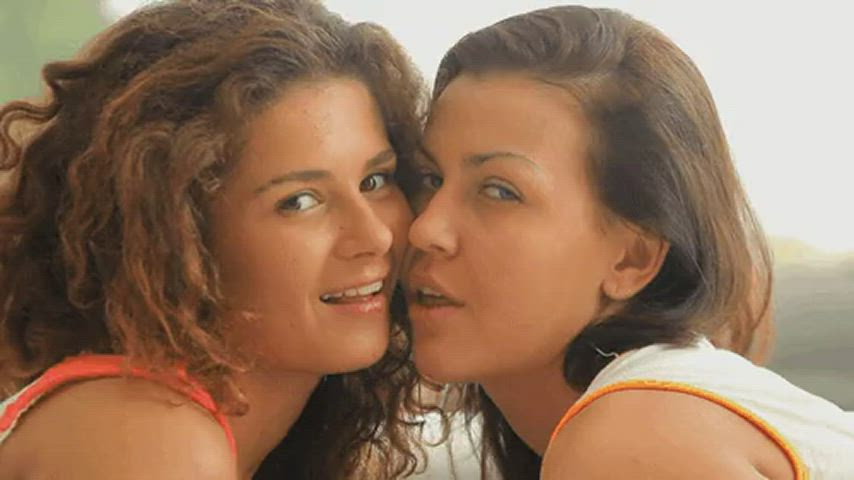 Brunette Couple French Kissing Friends Girlfriends Kissing Lesbians Tongue Fetish
