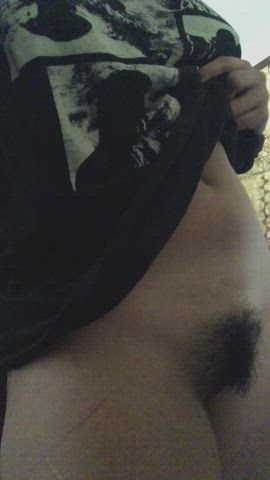 Love flashing my hairy Filipina pussy for ya😼😘