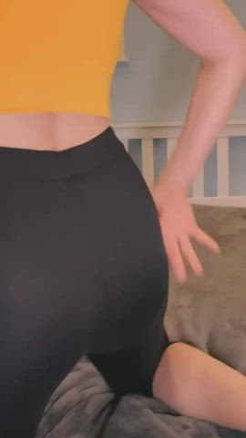ass milf yoga pants clip