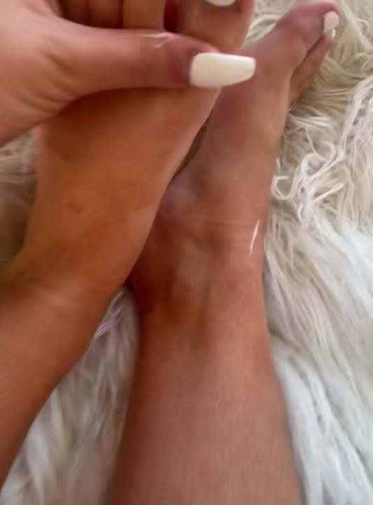 White nails and hot feet