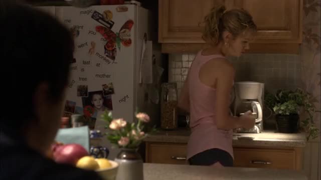 Brie Larson - United States of Tara S2E10 (2010) - talking, leaning over, in pink