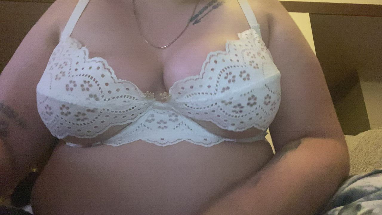 I love to play with my tits for my subscribers 😈 subscribe and get ready for big,