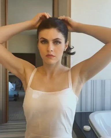 alexandra daddario armpits big tits clip