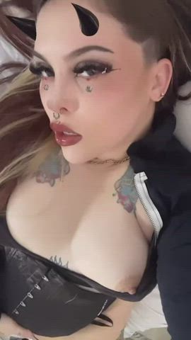 Would you eat this wet fat pussy? 💦