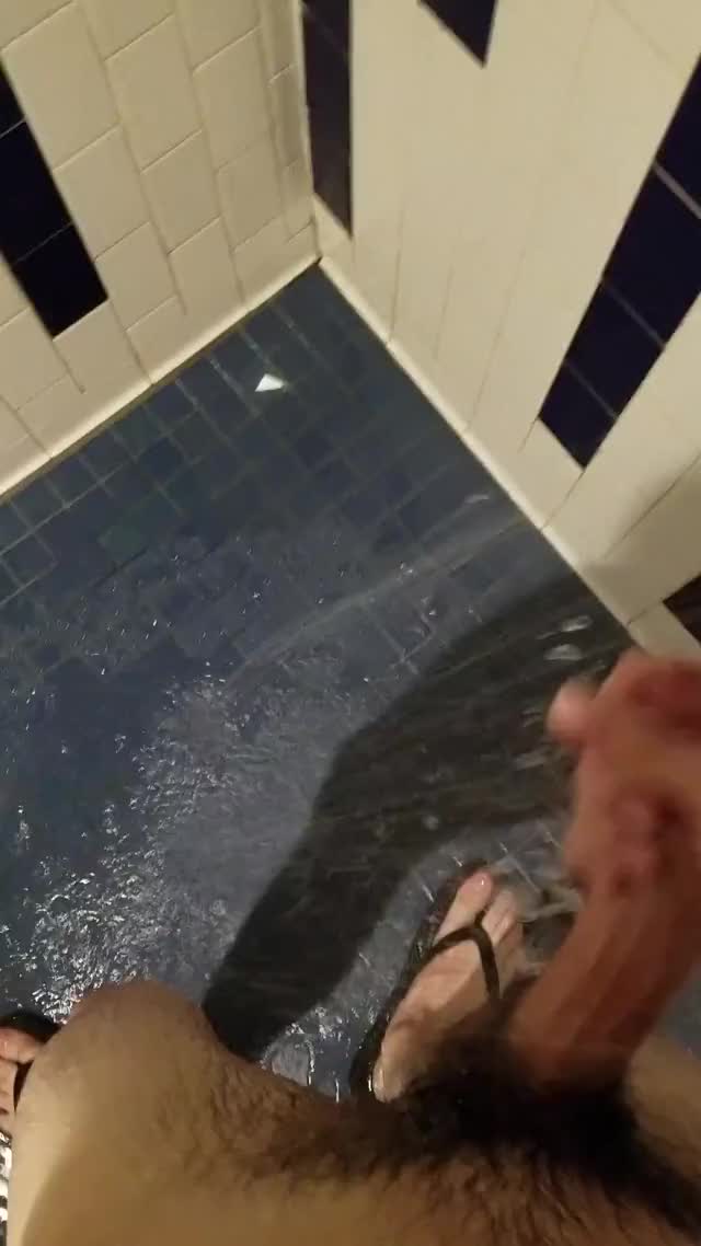 I love people watching me jerk and cum in the gym showers