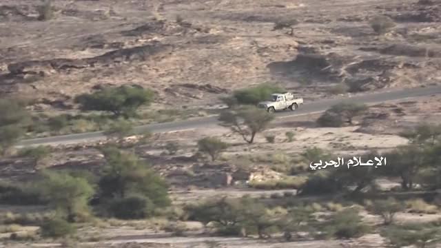 Houthi ATGM team nails a fast moving Saudi pickup truck
