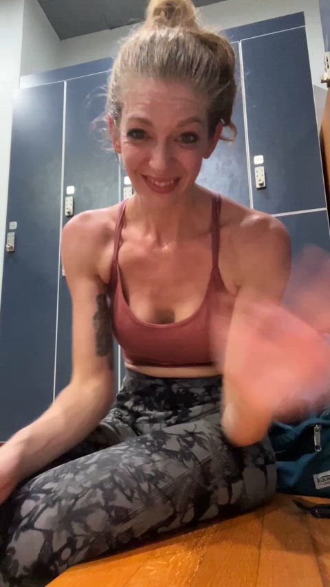 I love being the sweaty milf they all stare at during my workout…f34