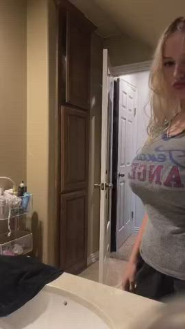 amateur babe big tits boobs clothed tits clip