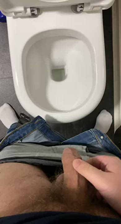 It’s been a while. I’m back with a nice long toilet piss.
