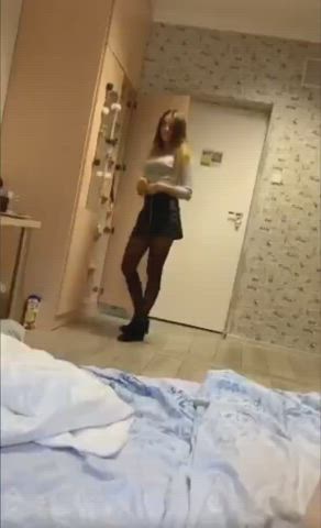 Hot girl started dancing and then decided to take off skirt + full vid in the comments