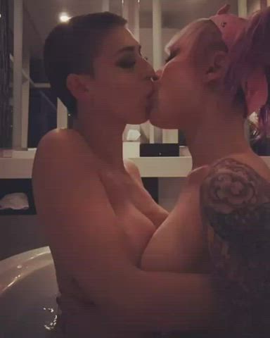 Girls kissing in the bathtub