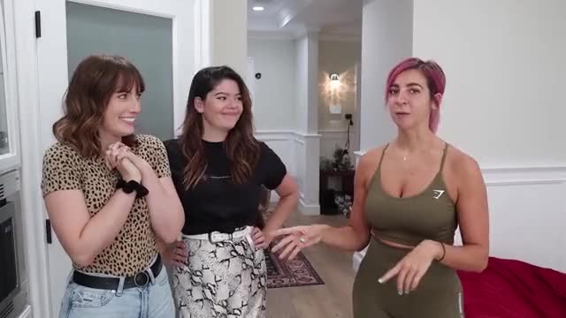 Gabbie & the Two Gorgeous Women from her recent YT vid