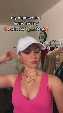 Cleavage Cute Tits clip