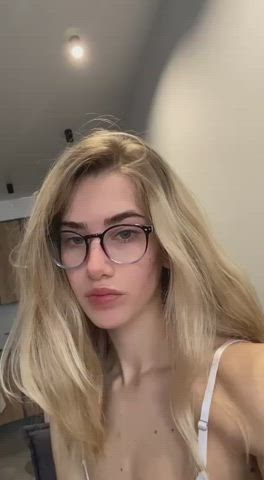 blonde girls glasses clip