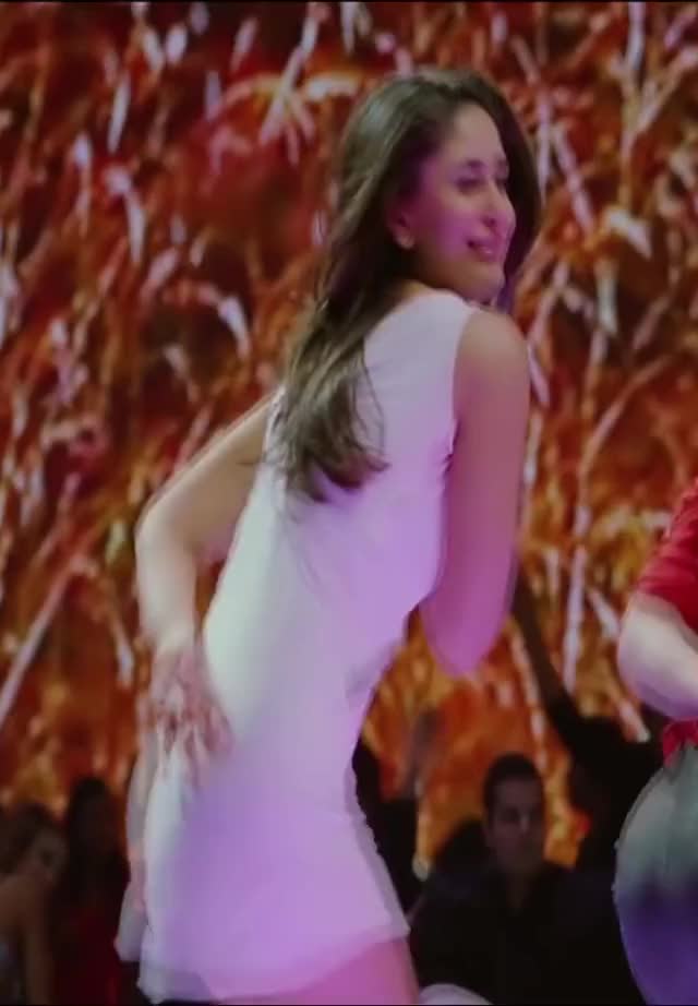 Kareena Kapoor twerking her booty