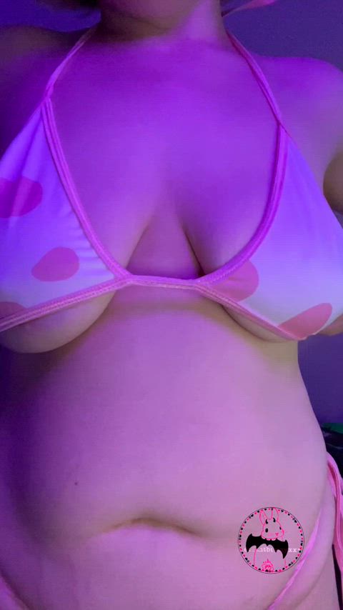 A Lil Teasing Before Some Fun Jiggly Titty Drops For You ;)