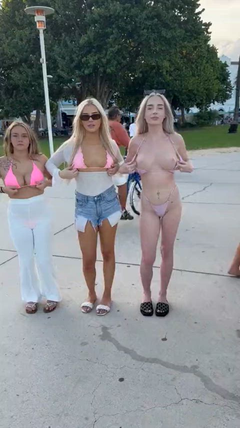 flashing funny outdoor public tits fun r/caughtpublic clip