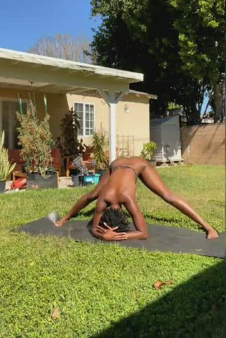 Natural Nude Art Yoga clip
