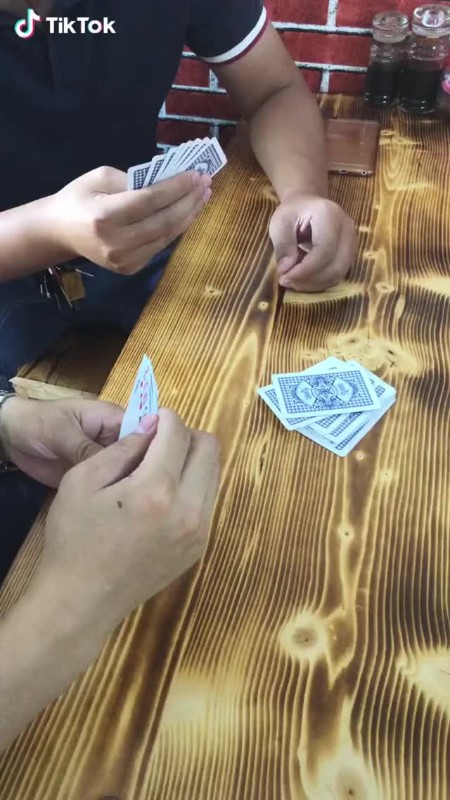 how to playing cards with a broken arm