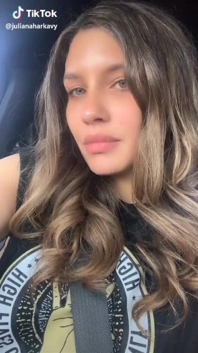 Juliana lip bite