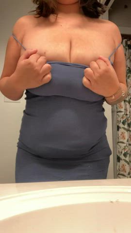 big tits in a blue dress 🥰