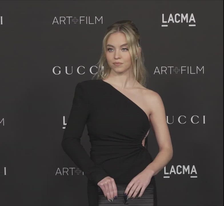 Busty Dress Sydney Sweeney clip