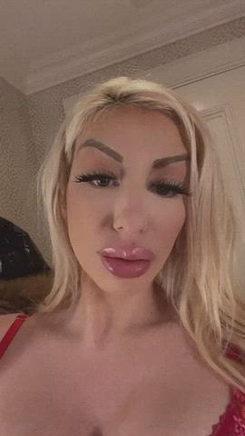 big tits blonde busty lips white girl r/lipsthatgrip clip