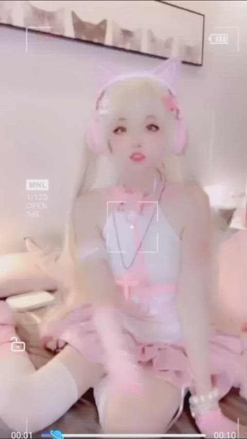 18 years old asian cute dancing girlfriend long hair petite pink pretty clip