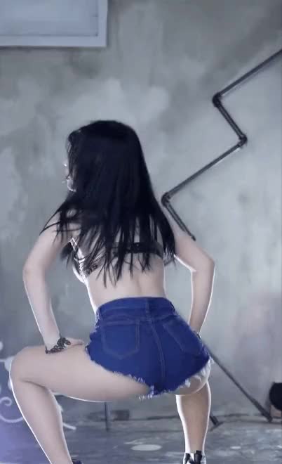 SuHyun of Wait A Minute (gif comp of the sexiest moments)