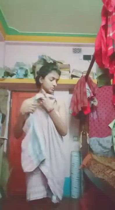 desi teen 🔥🔥 record herself for her boyfriend showing her sexy figure 💦💦