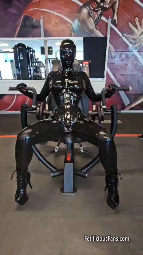 Gym time in full heavy rubber 