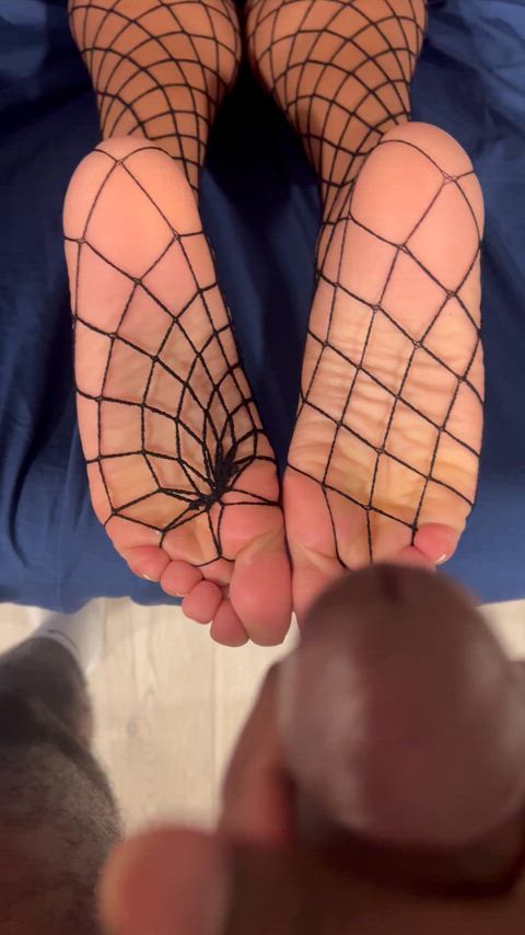 Cum catching soles in fishnets 😉