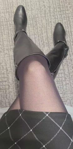 Black on Black, featuring the first pantyless pantyhose of the season...