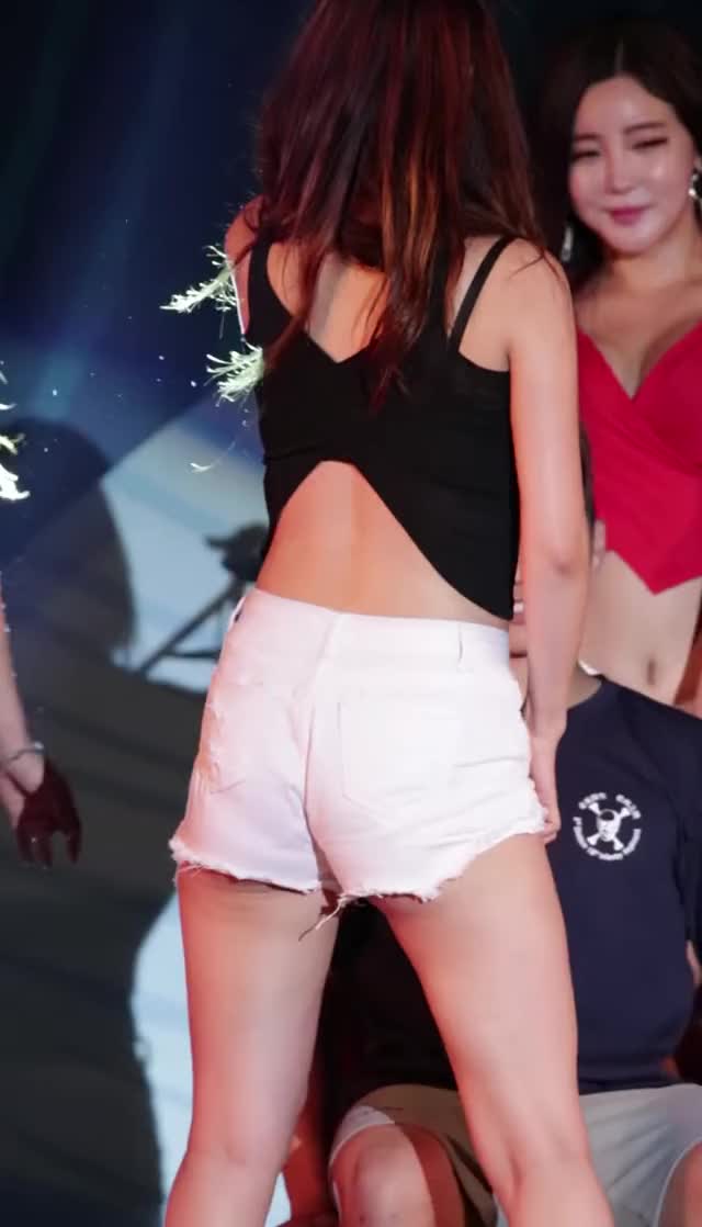 Laysha - Hyeri Sexy to this Lucky Guy