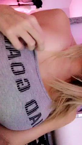 Big Tit Blonde tatty drop