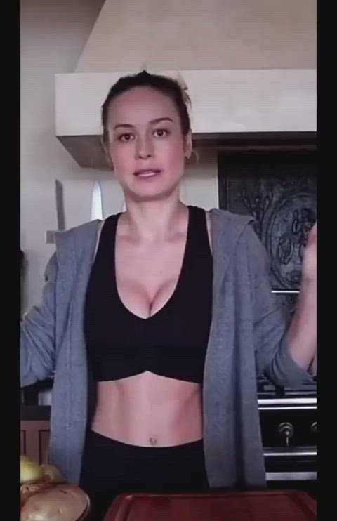 belly button brie larson belly clip