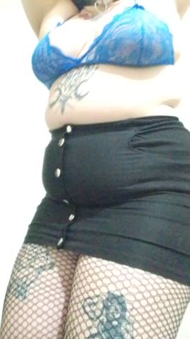 Here is your inked plump Latina 🍑 ready for the action 🔥 All kinds of fetishes