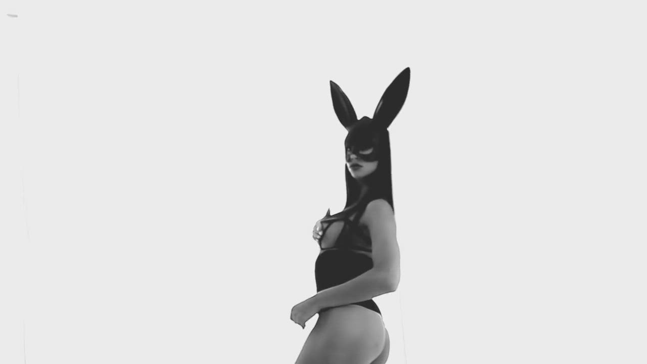 Sexy Bunny Dance