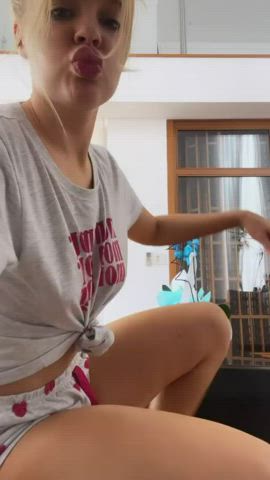 big ass blonde brazilian celebrity dancing twerking clip
