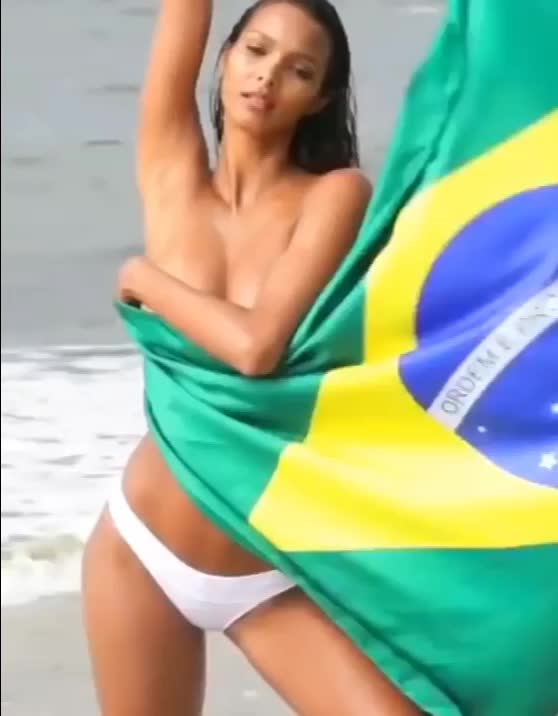 Lais Ribeiro GIF - 69